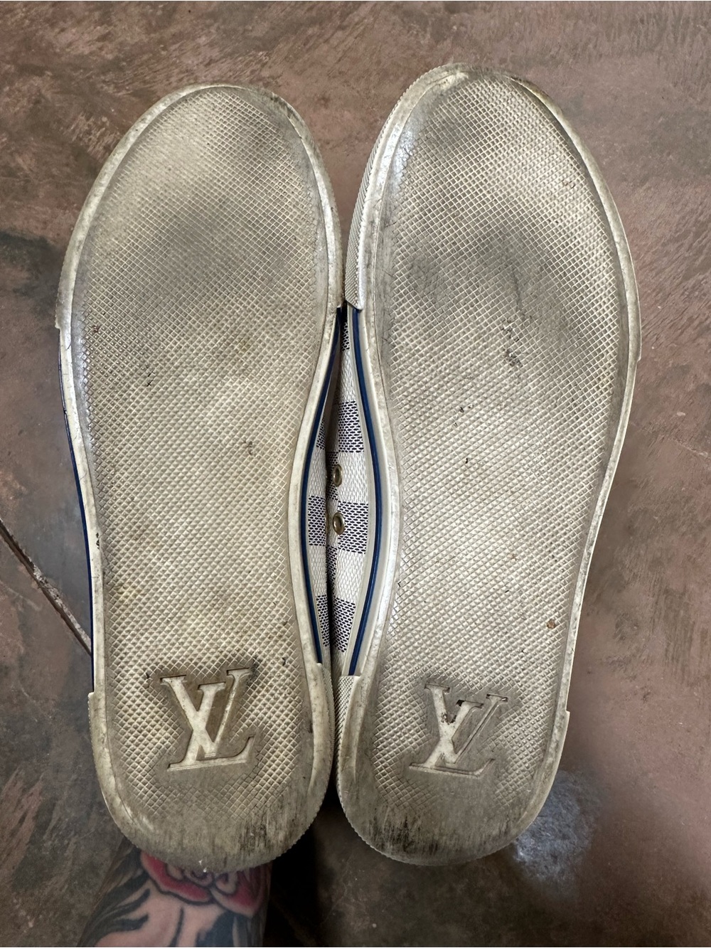 Louis Vuitton Damier Azur Low-Top Sneakers - Picture 6 of 10